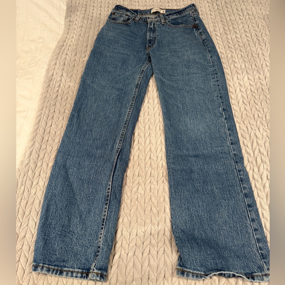 Abercrombie & Fitch Women's mid rise baggy jeans